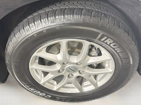 Used 2024 Chrysler Pacifica Touring-L FWD image 11