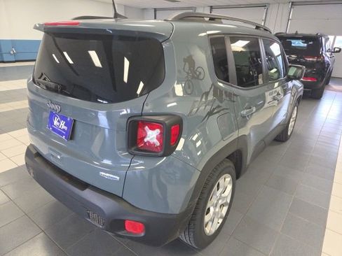 Used 2018 Jeep Renegade Latitude w/ Popular Equipment Group image 5