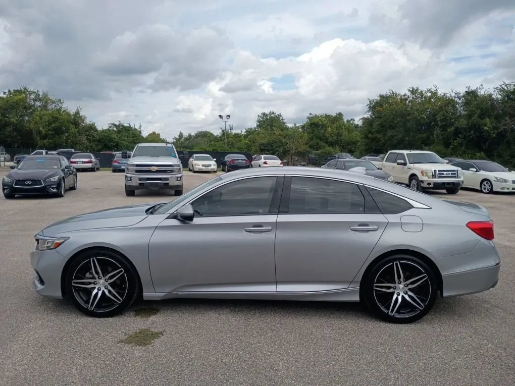 Used 2021 Honda Accord Touring image 2