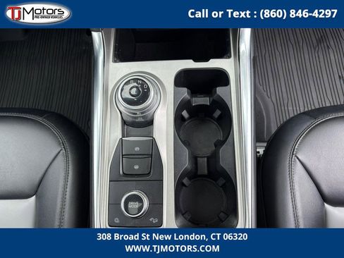 Used 2022 Ford Explorer XLT w/ Equipment Group 202A image 21