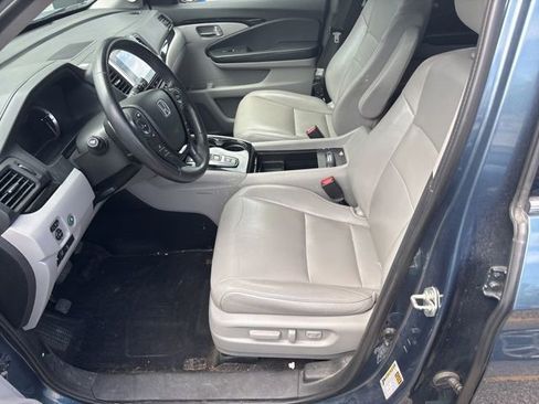 Used 2017 Honda Pilot Touring image 5