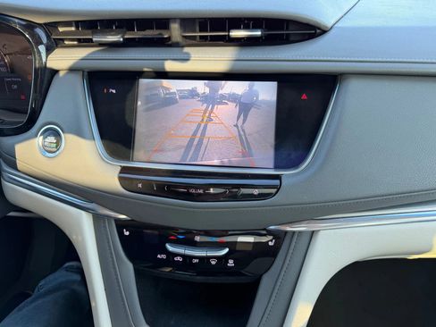 Used 2017 Cadillac XT5 Luxury w/ Driver Awareness Package FWD image 12