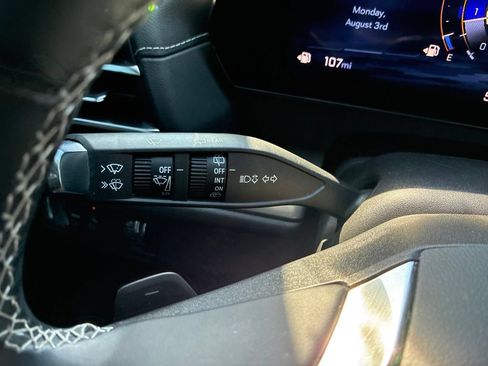 Used 2024 Chevrolet Traverse LS FWD image 25