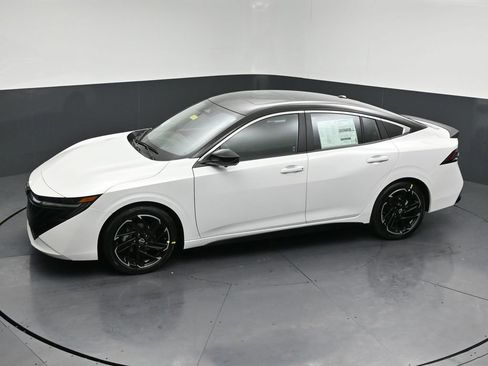 New 2026 Nissan Sentra SR w/ SR Premium Package FWD image 27