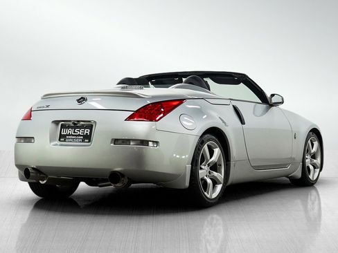 Used 2007 Nissan 350Z Enthusiast RWD image 6