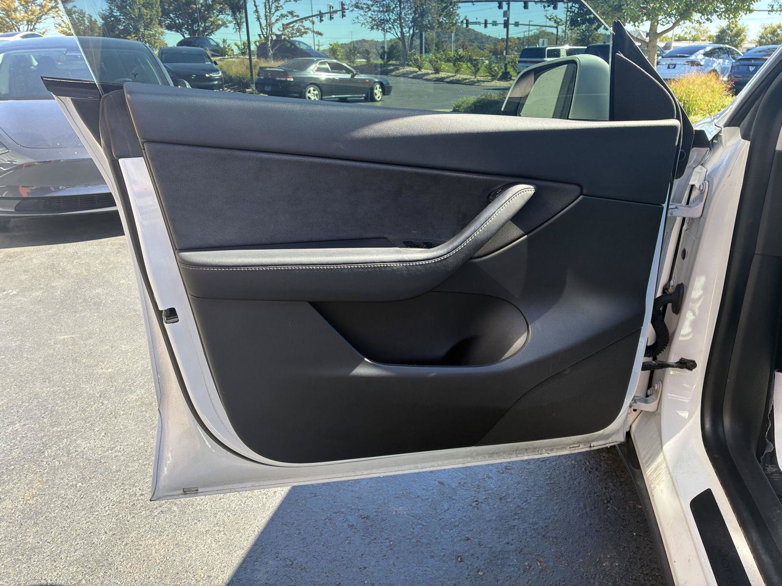Used 2021 Tesla Model Y Long Range AWD/4WD image 19