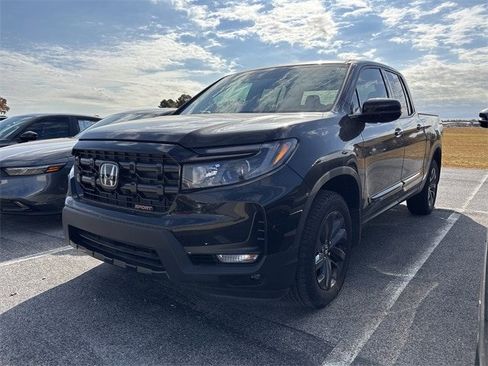 Used 2024 Honda Ridgeline Sport image 2