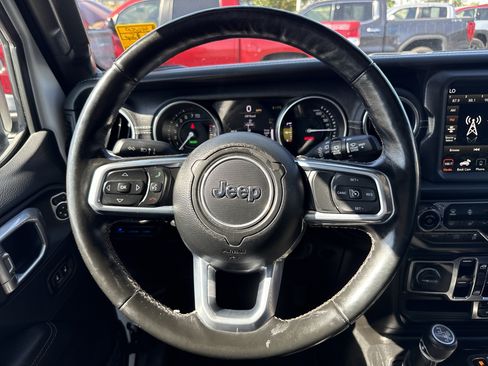 Used 2022 Jeep Wrangler Unlimited Sahara w/ Cold Weather Group AWD/4WD image 16