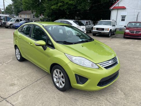Used 2013 Ford Fiesta SE image 5