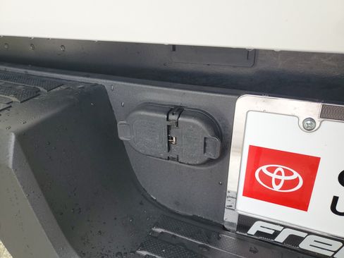 Certified 2025 Toyota Tacoma SR AWD/4WD image 9