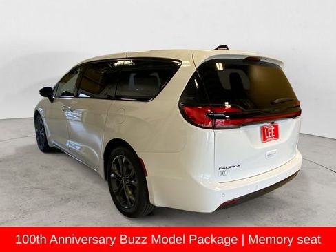 New 2026 Chrysler Pacifica Select image 3