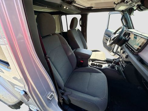 Used 2024 Jeep Wrangler Unlimited Sahara image 25