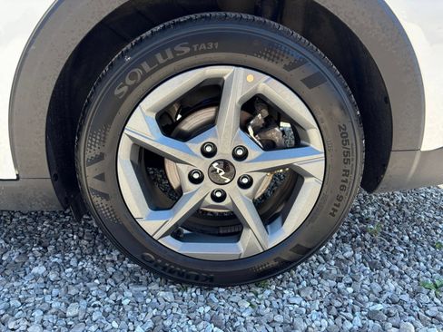 Used 2025 Kia K4 FWD image 30
