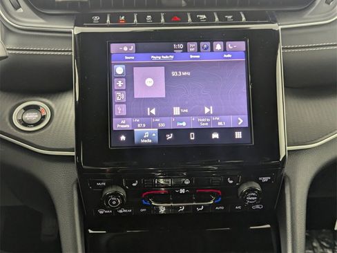 New 2025 Jeep Grand Cherokee Altitude image 18