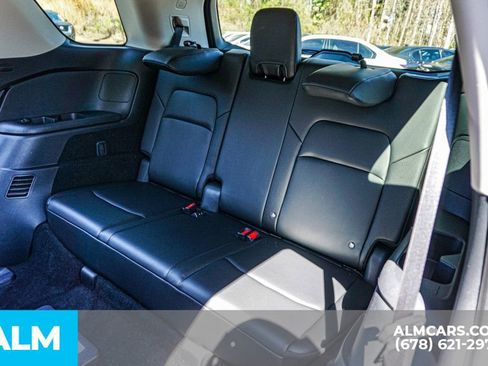 Used 2025 Nissan Pathfinder SL FWD image 22