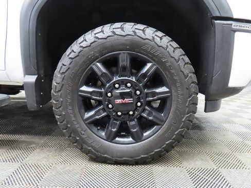 Used 2024 GMC Sierra 2500 AT4 w/ AT4 Preferred Package image 8