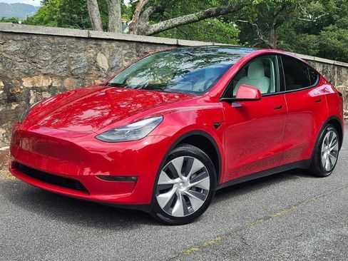 Used 2023 Tesla Model Y 2WD image 5