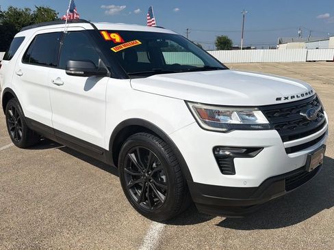 Used 2019 Ford Explorer XLT w/ Equipment Group 202A FWD image 7