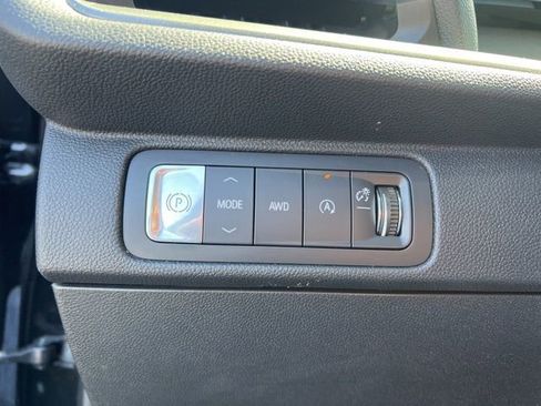 Used 2025 Chevrolet Traverse LT image 11