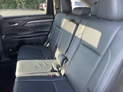 Used 2017 Toyota Highlander Limited FWD image 16