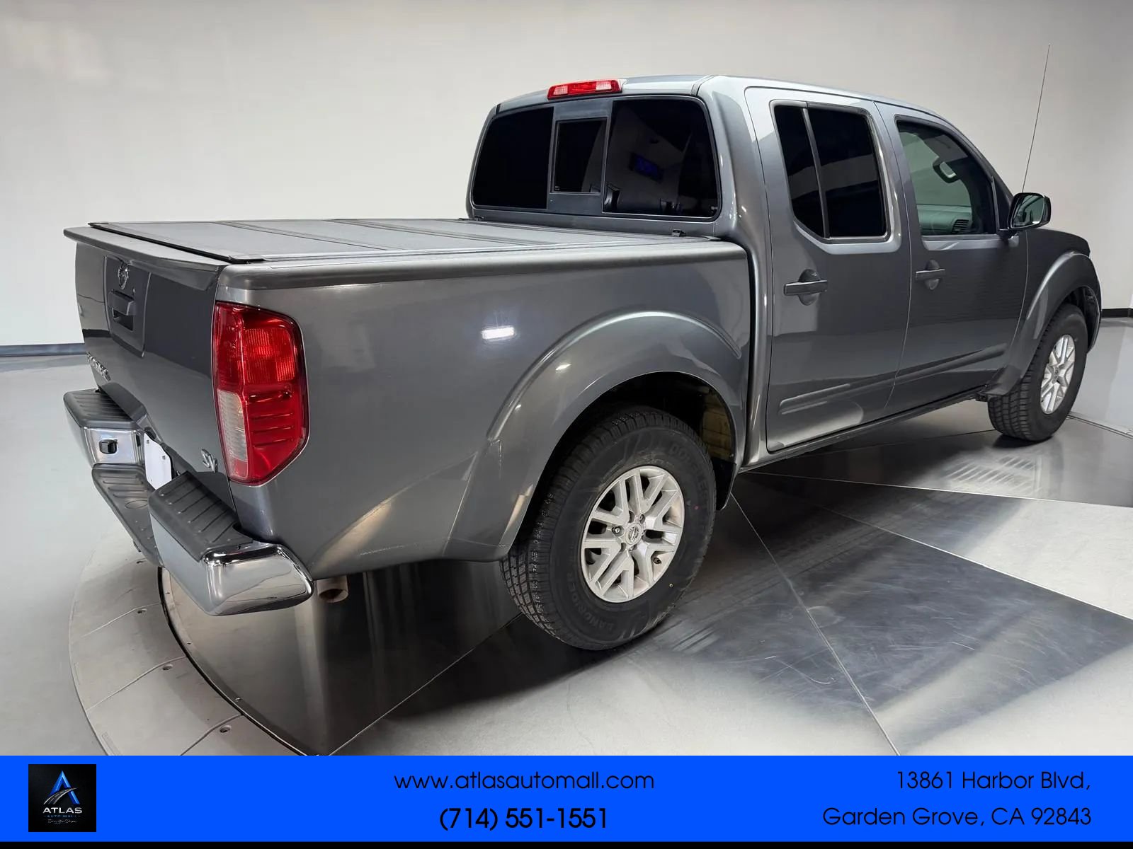 Used 2018 Nissan Frontier SV RWD image 2