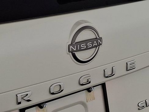 Used 2023 Nissan Rogue SL w/ SL Premium Package image 30