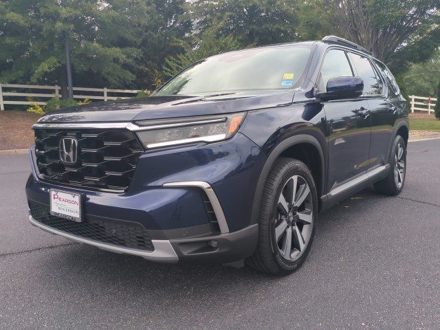 Used 2025 Honda Pilot Touring image 8