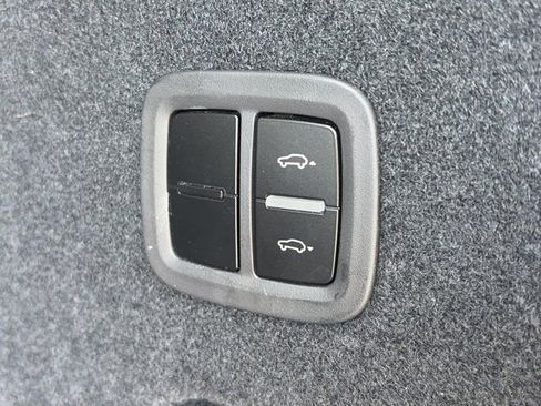 Used 2025 Porsche Cayenne image 7