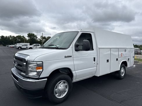 New 2026 Ford E-350 and Econoline 350 Super Duty w/ Power Equipment Group image 7