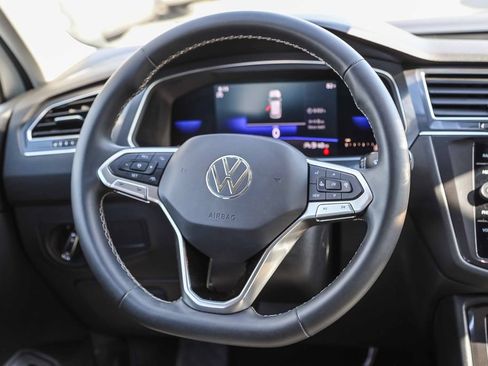 Used 2022 Volkswagen Tiguan SE FWD image 15