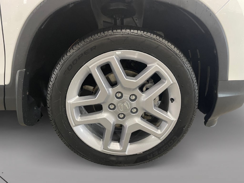 Certified 2025 Honda Passport EX-L image 9