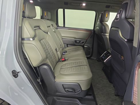 Used 2023 Rivian R1S Adventure image 23