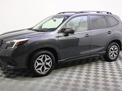 Used 2022 Subaru Forester Premium AWD/4WD image 2