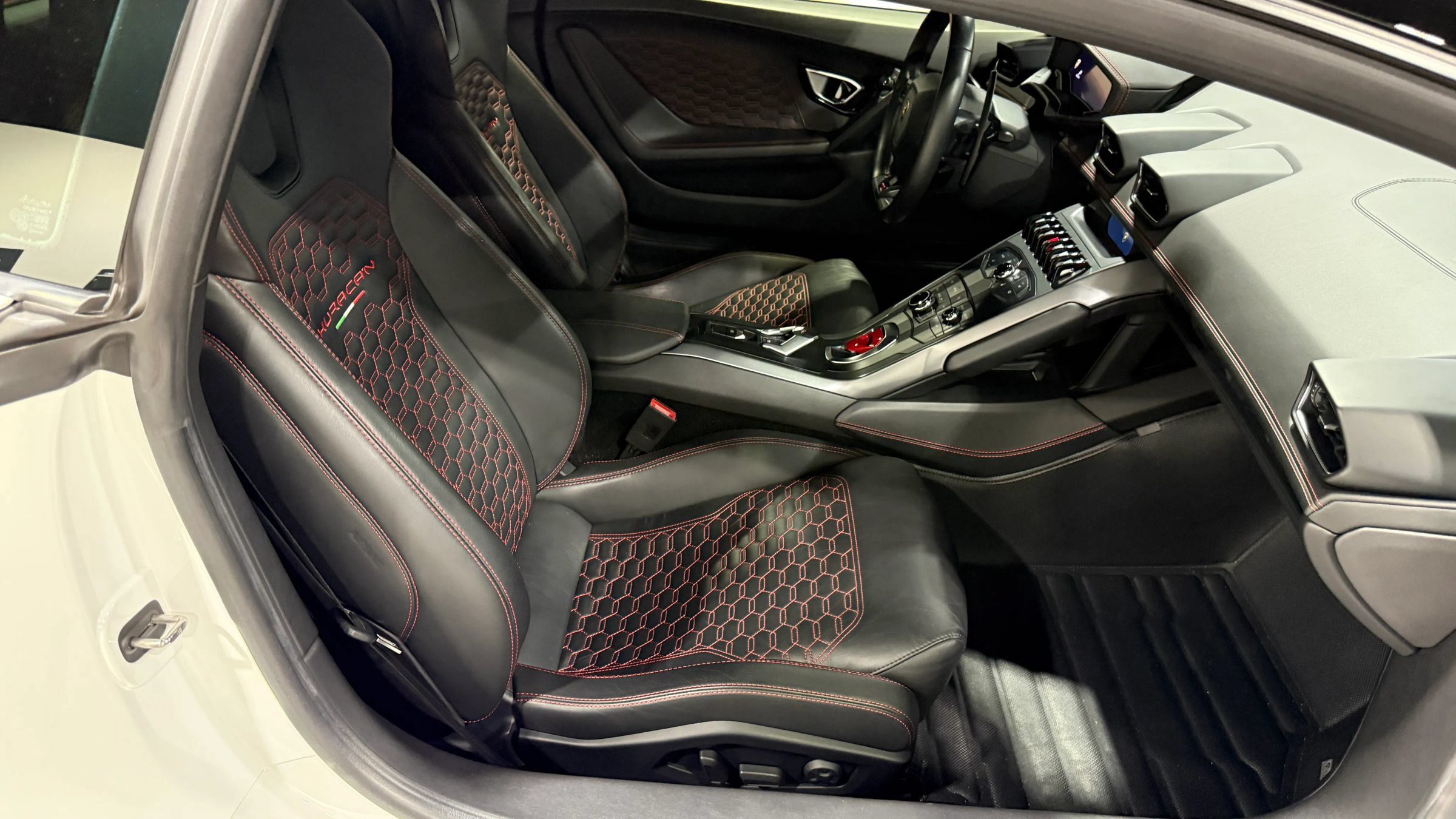Used 2017 Lamborghini Huracan LP 580-2 RWD image 39
