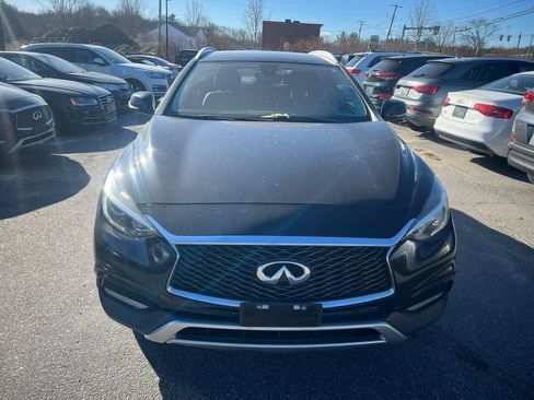 Used 2017 INFINITI QX30 Premium w/ Navigation Package image 3