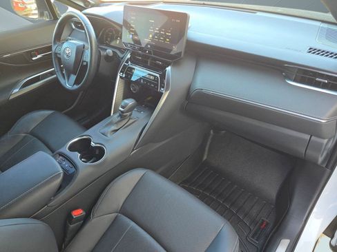 Used 2023 Toyota Venza Limited image 32