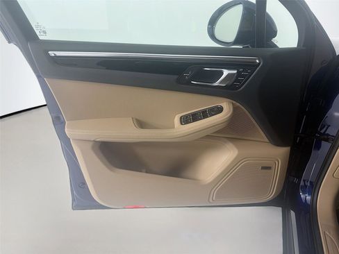 New 2026 Porsche Macan image 6