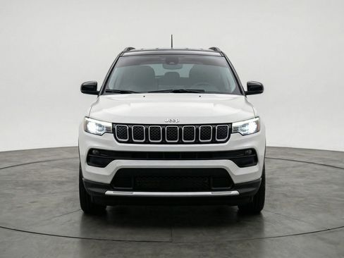 Used 2025 Jeep Compass Limited AWD/4WD image 2