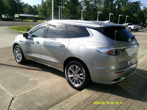 Used 2023 Buick Enclave Avenir w/ Avenir Technology Package FWD image 2