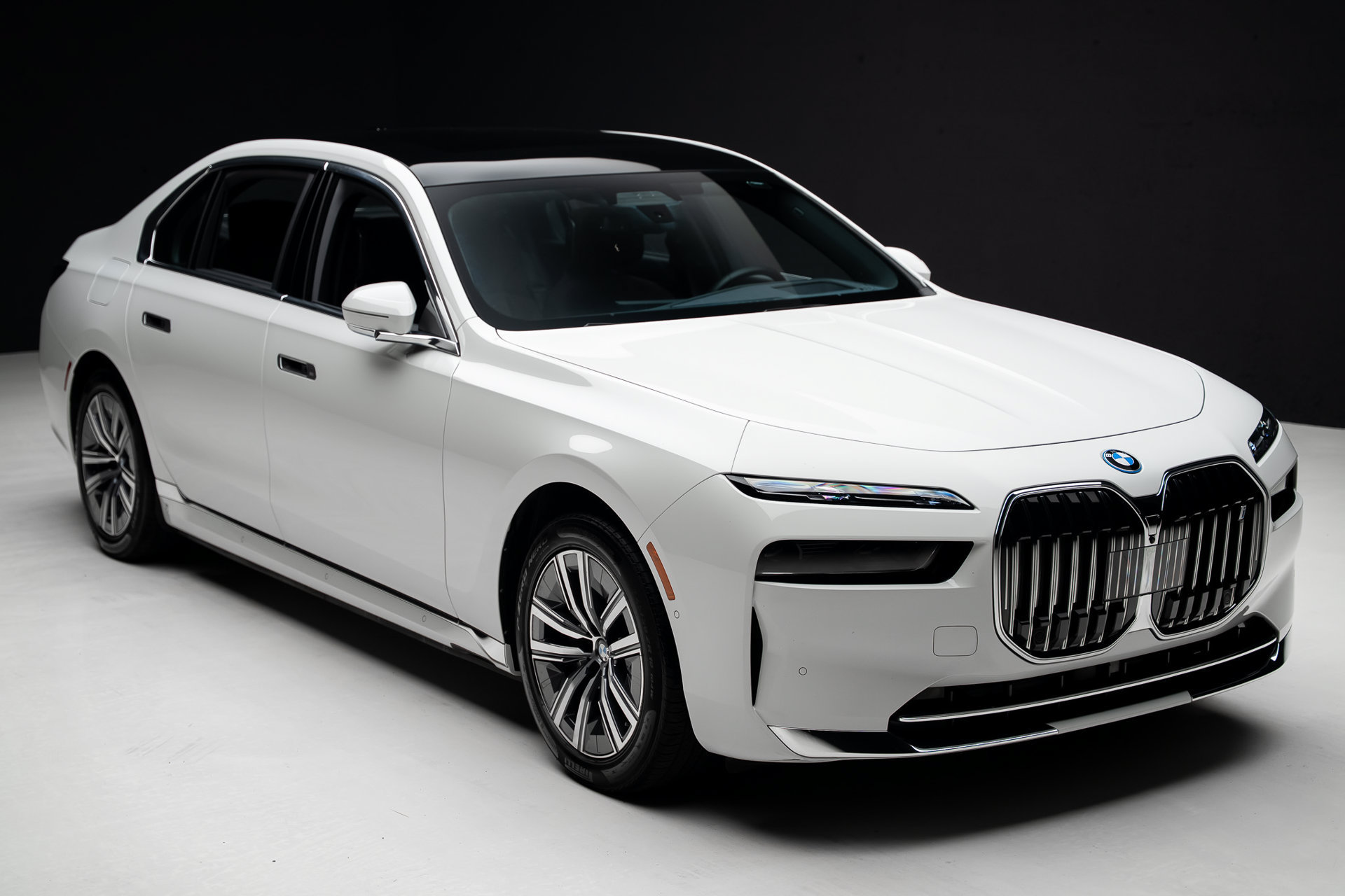 Used 2024 BMW i7 eDrive50 w/ Executive Package RWD image 39