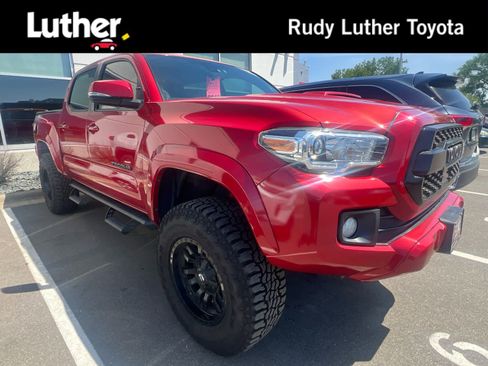 Certified 2019 Toyota Tacoma TRD Sport AWD/4WD image 1