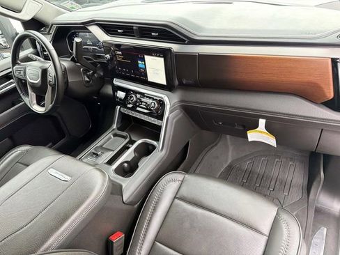 Used 2025 GMC Sierra 3500 Denali w/ Technology Package AWD/4WD image 17