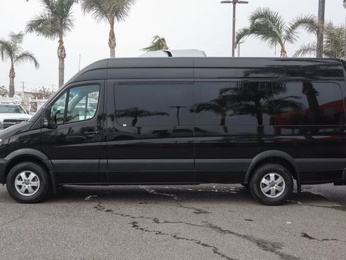 Used 2018 Mercedes-Benz Sprinter 2500 image 5