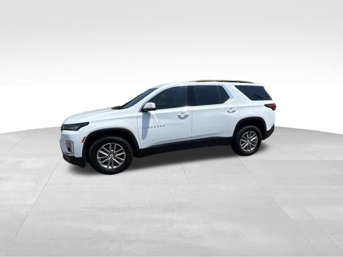 Used 2023 Chevrolet Traverse LT FWD image 2