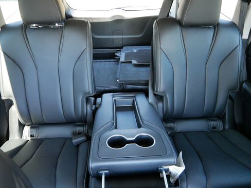 Used 2024 Acura MDX SH-AWD w/ Technology Package image 14