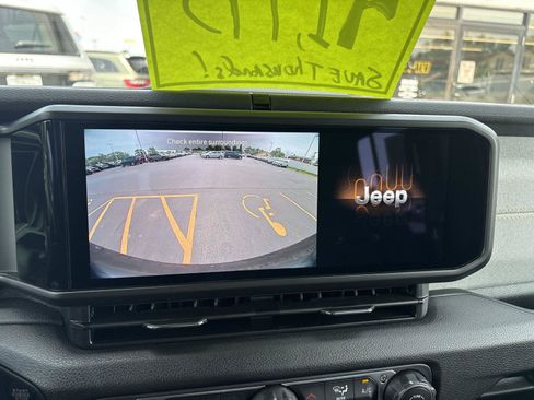 Used 2025 Jeep Wrangler Unlimited Sport AWD/4WD image 21