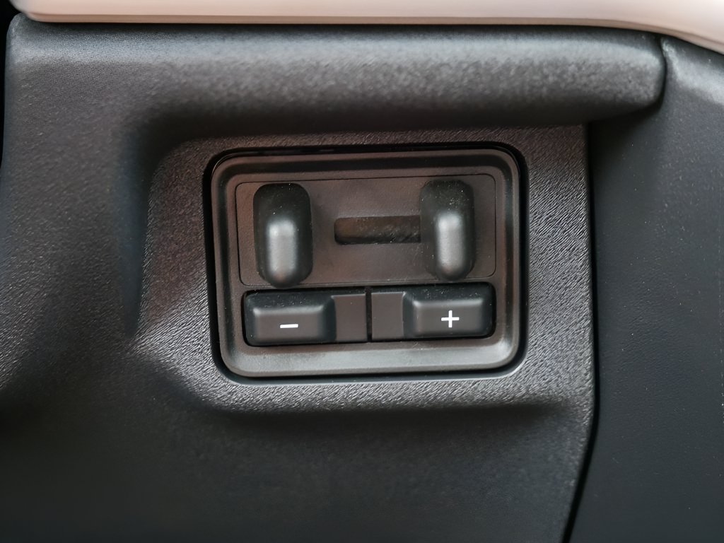 Used 2025 Ford Expedition Active AWD/4WD image 25