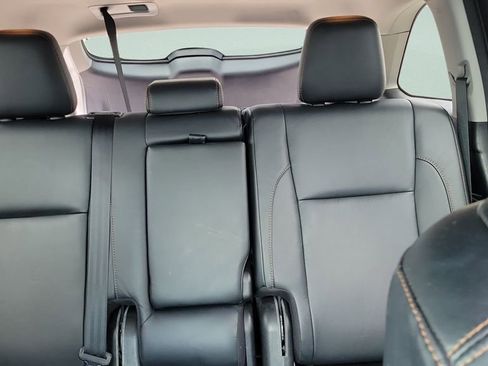 Used 2017 Toyota Highlander XLE image 13