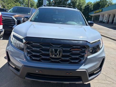 Used 2023 Honda Passport TrailSport image 2