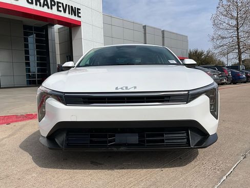 Used 2025 Kia K4 LXS image 3